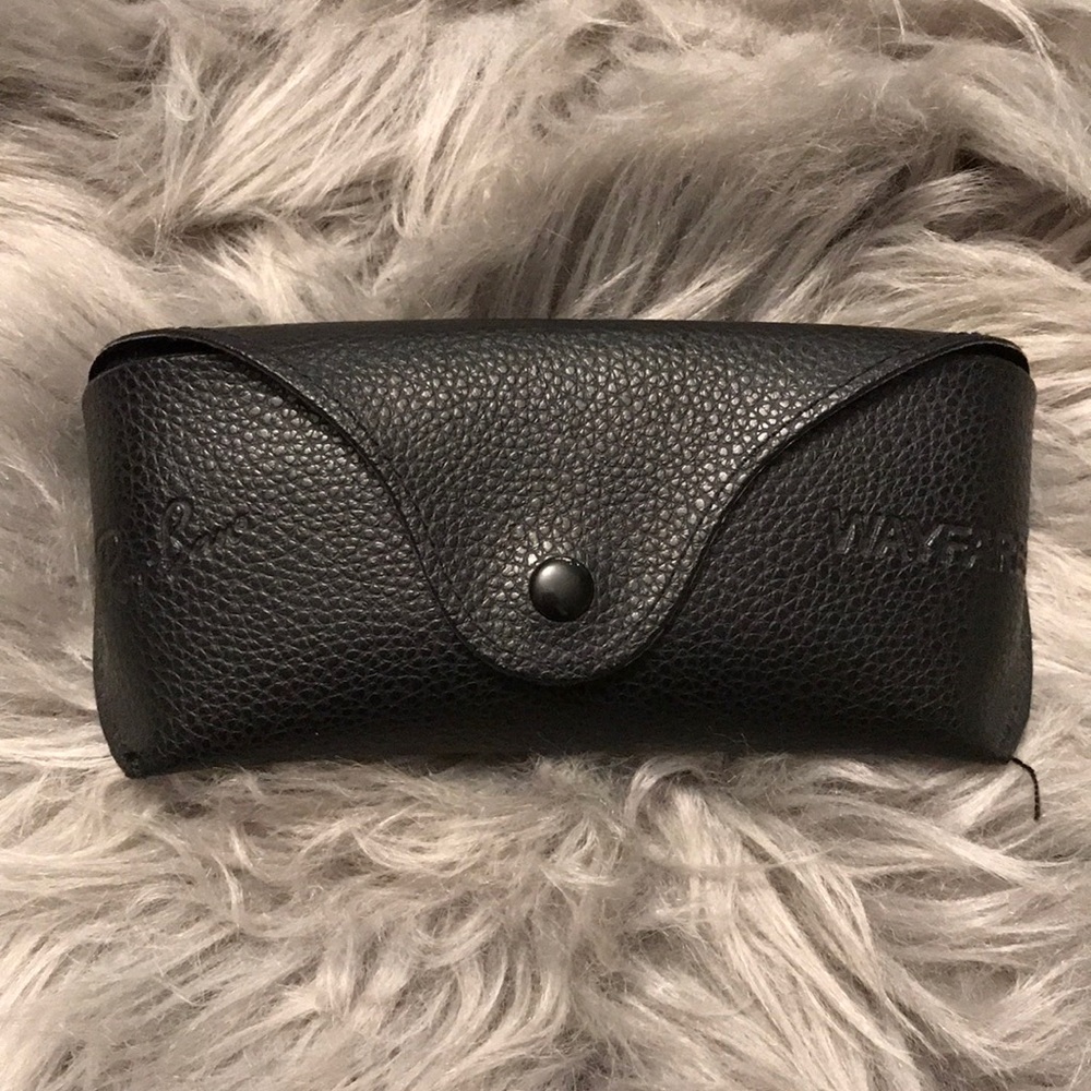 RayBan wayfarer Glasses Case with napkin